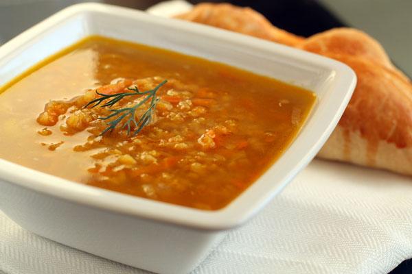 Томатный суп с чечевицей и картофелем