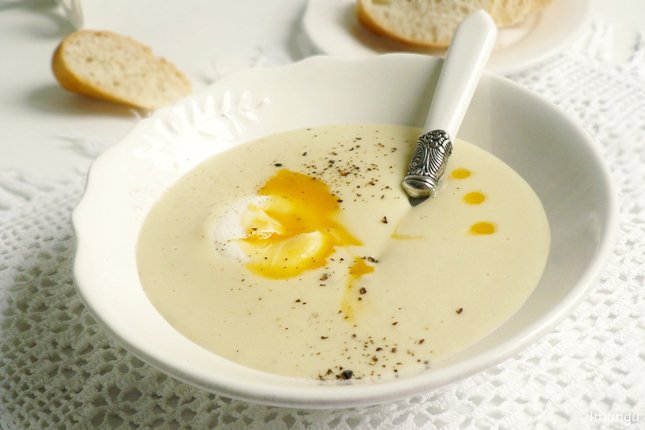 Чесночный суп с яйцами