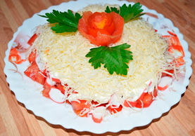Крабовый салат с помидорами и сыром